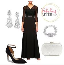 Believe it or not, midnight blue is a traditional tux color, and making this color part of your attire is a great way to shake up the black and white color scheme. What To Wear To An Evening Wedding Reception As Female Guest