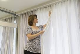 Damit die gardinen und vorhänge später genau an dein fenster passen, musst du vorher ausmessen, wie viel stoff du benötigst. Gardinen Richtig Waschen Und Pflegen So Einfach Gehts