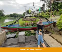Pickup transfer from border bukit kayu hitam or padang besar. Reward Krabi Wanys Food