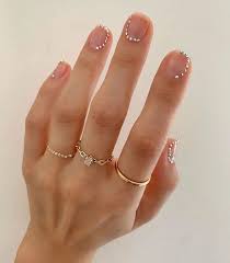 Idees D Ongles De Noel Nous Ne Pouvons Pas Attendre De Les Essayer Noel Idees Ongles W Nagellack Hippie Nails Boho Nails Minimalist Nails