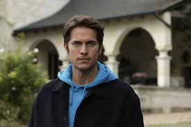 Emily in paris season 2 should pick up where season 1 left off. 5 Questions We Want Answered In Emily In Paris Season 2