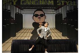 싸이는 데뷔 이전 1999년 조pd 2집 《in stardom version 2.0》에 참여하였고, 2001년 첫 정규앨범 《psy from the psycho world! Psy Akan Tampil Di Babak Final American Idol Antara News
