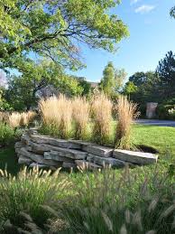 Construire Un Mur De Soutenement 84 Idees Jardin Pratiques Idees Jardin Mur De Soutenement Terrasse Jardin En Pente
