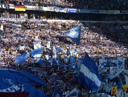 Fc köln gegen den fc schalke 04 (1:0) wie die polizei mitteilte, erlitten bei dem auseinandersetzungen zwischen polizei und fans. Blau Und Weiss Wie Lieb Ich Dich Wikipedia