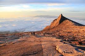 Gunung ini merupakan gunung tertinggi di pulau kalimantan dan tertinggi kelima di asia tenggara. Mount Kinabalu Climbing 2021 Kota Kinabalu