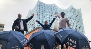 Trains take you directly to hamburg central station and the mönckebergstraße shopping street. Hamburg Port And St Pauli In Spanish The Blue Umbrellas Hamburg Freetour Com