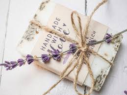 Diy Gastgeschenk Fur Hochzeit Lavendelseife Selber Machen Lavendelseife Hochzeitsgastgeschenke Hochzeitsgeschenk