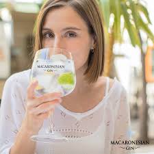 入荷しました!!)マカロネシアン ホワイトジン