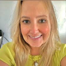 Cecilia Lemos's Instagram, Twitter & Facebook