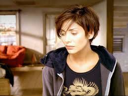 She grew up in a small beach town on the new south wales coast called berkeley vale. 1997 Flashback Natalie Imbruglia Addresses Torn Controversy Natalie Imbruglia Short Hair Styles Really Short Hair