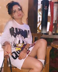 She jerked her panties so hard, they tore. Avneet Kaur Forgot Her Pants It Seems Or Did She Thighzone