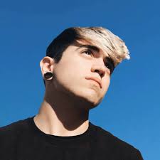 Travis, Mari, and Coach Ben in emoji form—did they get it right? 🤔  Yellowjackets season 3 is now streaming