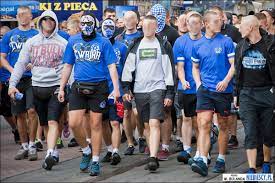Ruch chorzów będzie miał nową strefę kibica przy cichej, dlatego postanowił sprzedać słynnego „grzybka, czyli charakterystyczny pawilon, w którym można kupić klubowe gadżety oraz bilety i. Ruch Chorzow Gornik Zabrze 13 09 2015 Stadionowi Oprawcy