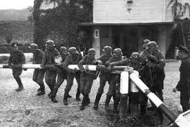 Frankrike kunde dock inte motstå den tyska militärmakten och den 25 juni 1940 kapitulerade landet. 1939 Andra Varldskriget Bryter Ut Popularhistoria Se