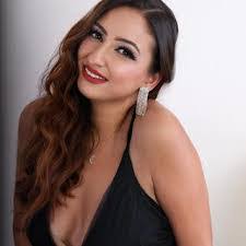 Leila Law's Instagram, Twitter & Facebook