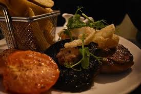The thin rib eye steak balances out the peppers, onions, and mushrooms. Rib Eye Steak With Portobello Mushroom Chips And Onion Rings With Blue Cheese Sauce Picture Of The Saracens Head Hotel Great Dunmow Tripadvisor