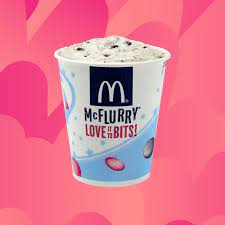 The mcflurry has a specially designed spoon with a hole in the handle which is attached to a blender. Mcdonalds Mcflurry Chocolate Chip Cookie Hack Tweets