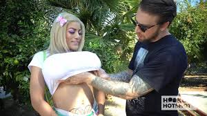 Gag Puke: Amber Alena returns to HUHS to puke some more - Porn GIF Video |  nevyda.com