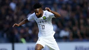 El peluquero de bakambu altera a los seguidores del villarreal. Fc Barcelona Transfer Von Cedric Bakambu Platzte Auf Dem Weg Nach Spanien Goal Com