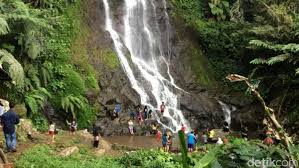 Dapatkan liburan menyenangkan dan tak terlupakan di subang jawa barat dengan sajian keindahan curug cijalu dengan biaya terjangkau. Potret 7 Air Terjun Yang Berdekatan Di Ciamis Foto 2