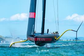 Luna rossa era el gato y el gran felino james spithill no dudó en ir a por el ac75 kiwi para tratar de arrinconarlo. The America S Cup Playground Live Sail Die
