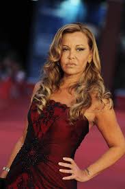 Lei è la figlia di giuliano gemma ed è oggi una dei concorrenti della nuova edizione de. Isola Dei Famosi 2021 Vera Gemma Prima Della Chirurgia Le Foto