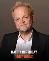 Jennifer Lopez returns to host the American Music Awards after 10 years. ✨  The singer last hosted the AMAs in 2015, where she opened the show with a  high-energy dance medley. Now,