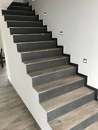 Treppe Fliesen In Holzoptik 2 Verschiedene Farben Treppe Fliesen Treppenfliesen Treppe