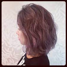 ラベンダーアッシュ 毛先に行くに連れてラベンダーが強く出るようにカラーリング 根本は暗めのアッシュグレー ゆるウェーブでふわふわにスタイリング lavender ash gray bob ombre 根本暗め グラデーション ラベンダー アッシュ グレー hairc パープルヘアー