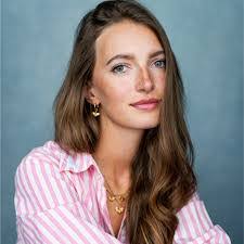 Linda Daub's Instagram, Twitter & Facebook