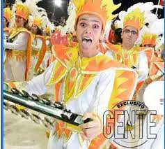 Jun 25, 2021 · finalmente, santiago borda confesó que en el colegio imitó a lali y se animó a copiar sus movimientos en el escenario nuevamente. Santiago Borda La Revelacion De La Voz De Tocar En Una Comparsa Y Ser Maquillador A Deslumbrar A Lali Gente Online