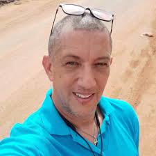 This chap is going to start running a marine engine maintenance course...  Anybody interested 😂😂😂