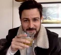 To that beautiful woman ❤️ who loves me so much I love you more please  honey send me hi when you see this🌹🌹