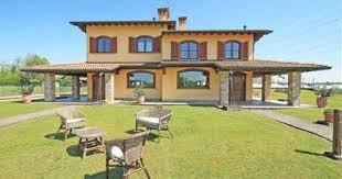 Spirano Villa Singola Divisa In 2 Unita Oltre Grande Magazzino E Terreno Coltivato Ad Uso Agricolo Con Serre Villa Immobiliare Arredamento Interni Ingresso