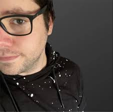 Johan Glans gör en världsturné och Halmstad är ett av stoppen! Under 2017,  närmare bestämt 9 och 10 februari kommer han till Halmstads Teater.  Biljetterna släpps 25 april kl. 10.00. Läs mer via länken.