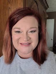 Are there any Seint makeup artist