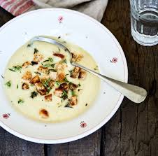 Blumenkohlsuppe Mit Thymian Croutons Rezept Blumenkohlsuppe Croutons Rezepte