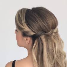Do You Wanna Learn How To Styling Your Own Hair Well Just Visit Our Web Site To Seeing More Prom Hairstyles For Short Hair Long Hair Styles Hair Styles
