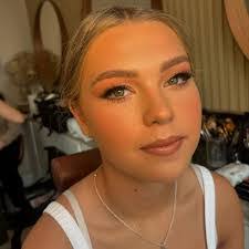 Lou Butcher's Instagram, Twitter & Facebook