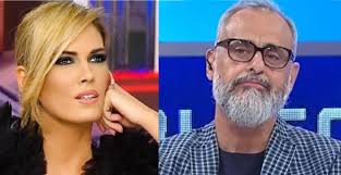 Gracias, escribió la conductora días atrás, para luego, este martes, también negarlo en pantalla. Jorge Rial Y Un Inesperado Piropo Hacia Viviana Canosa Hay Que Reconocer Lo Linda Que Es Radio Mitre