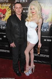 The couples therapy star reveals the truth behind her marriage to doug hutchison and their first sexual encounter on e! Crisi Teigen Tweeted For Courtney Stodden In 2011 In Which She Told The Teenage Bride To Die Ali2day