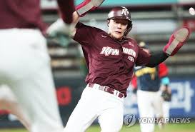 Mlb.com은 앞서 메이저리그에 진출한 강정호보다 김하성이 파워를 제외한 컨택트, 수비, 운동 능력에서 우위라고 평가했는데요. ë¯¸êµ­ ì–¸ë¡  ê¹€í•˜ì„± í…ì‚¬ìŠ¤ì™€ 5ë…„ 4ì²œë§Œë‹¬ëŸ¬ ê³„ì•½ ì „ë§ ì—°í•©ë‰´ìŠ¤