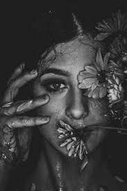 Pin By Vanda Lm On Photo Creative Portrait Photography Photo Manipulation Portrait Black And White Photography Portraits