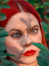 Sesion de Fotos Que Hicimos Bajo La Temàtica/Urban🏙️/Portrait✨ .  Photo.M`yhnafilms📸 Model:Lore Galazzo🔥 . Siguenos en Ig:@M'yhnaFilms . .  . . #photo #photography #fotografia #portrait #ojos #rojo ...