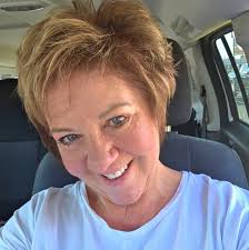 Hotels with pools and bars near the pool