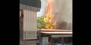 Secondo le primissime informazioni, inoltre, una donna di 72 anni ha perso la vita nel rogo. V446qywgqqwr7m