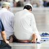 Solat sunat hajat boleh dilakukan pada siang dan malam. 1