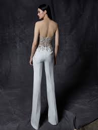 Eine elegente alternative zum brautkleid für einen festlichen abend. Jumpsuit Mit Transparentem Top Von Enzoani In Weiss Heiraten Mit Braut De