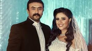 زواج ياسمين عبد العزيز وأحمد العوضي يشغل بال محبيهما، لتقوم الفنانة المصرية بنشر صورة لها مع زوجها معدلة بالفوتوشوب تبدو فيها كعروس ومعها عريسها بالبدلة السوداء. Ø§Ù„ÙØ±Ø­ Ø¹Ù„Ù‰ Ø­Ø³Ø§Ø¨ Ø§Ù„Ù…Ù†ØªØ¬ ÙŠØ§Ø³Ù…ÙŠÙ† Ø¹Ø¨Ø¯ Ø§Ù„Ø¹Ø²ÙŠØ² ÙˆØ£Ø­Ù…Ø¯ Ø§Ù„Ø¹ÙˆØ¶ÙŠ ÙŠØªØµØ¯Ø±Ø§Ù† Ø§Ù„ØªØ±ÙŠÙ†Ø¯ Ø§Ù„Ø¬Ù…Ø§Ù„ Ù†Øª