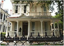 The Garden District Home Of Many Of The Sullivans And Deschanels New Orleans Homes Garden District New Orleans Architecture